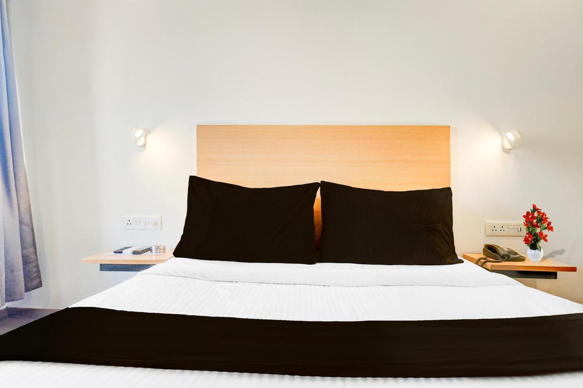 Super Townhouse Mg Road Pune Dış mekan fotoğraf
