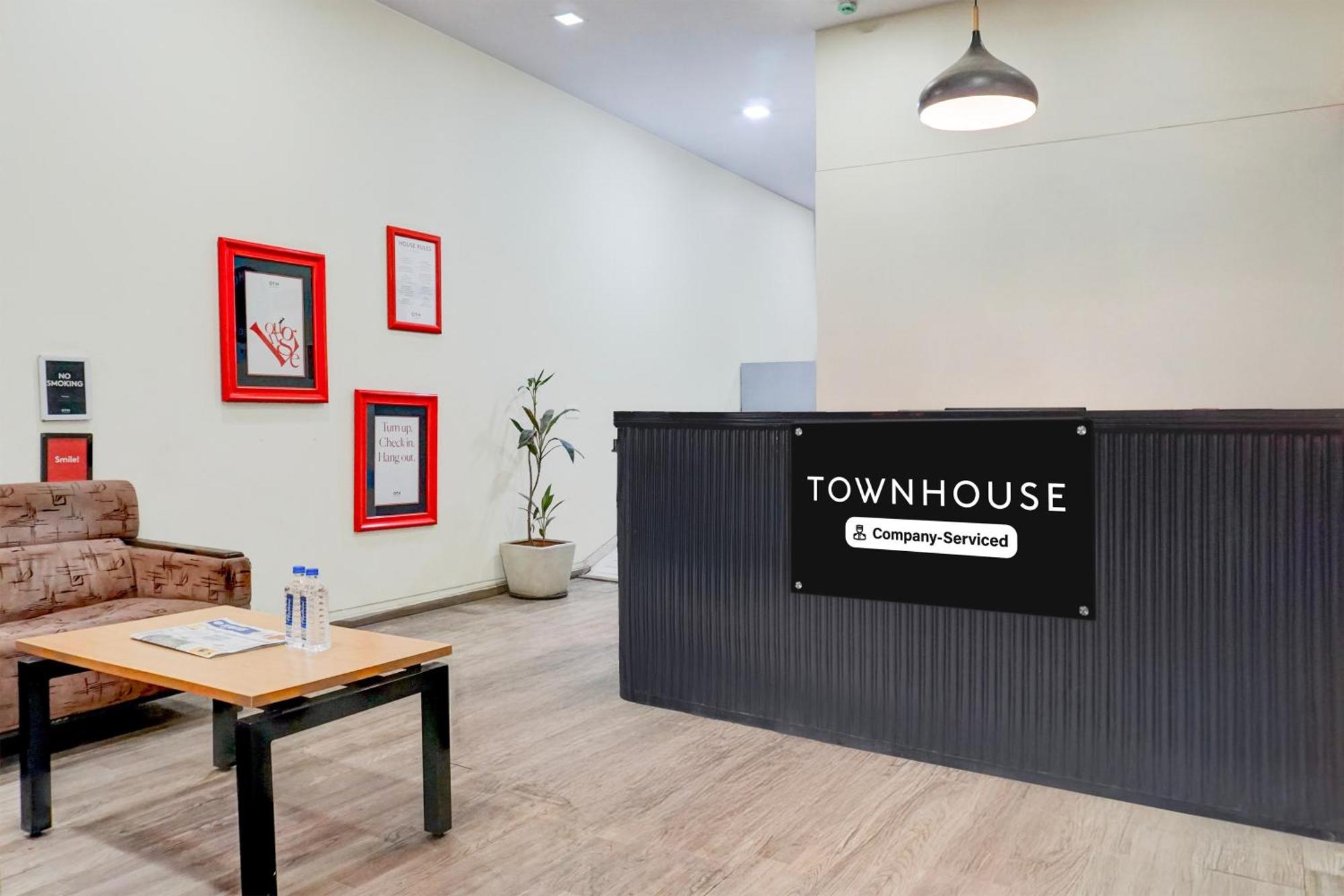 Super Townhouse Mg Road Pune Dış mekan fotoğraf